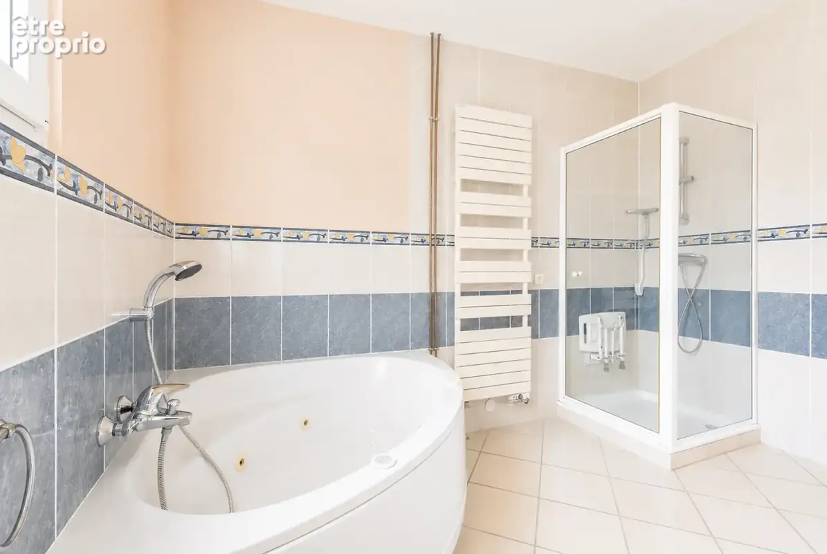 Maison individuelle de plain-pied avec jardin et garage. - photo 8