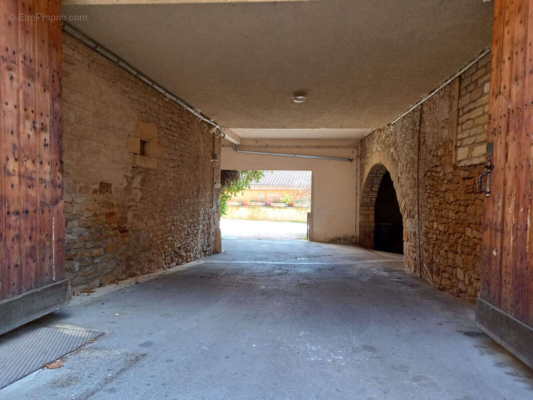 Oingt - Appartement T3 de 75 m² avec terrasse, vue  et garage - photo 9
