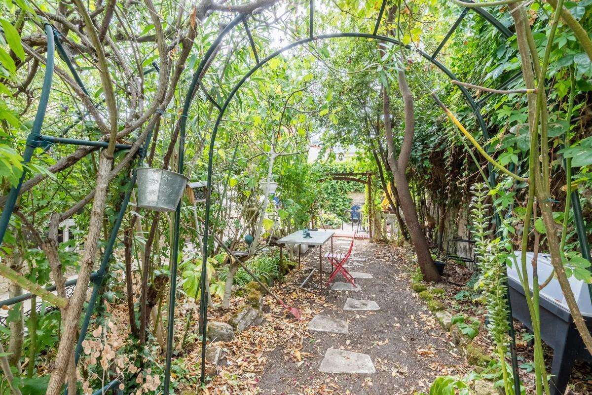 Maison de 9 pièces de 196 m² à Aubervilliers - photo 16