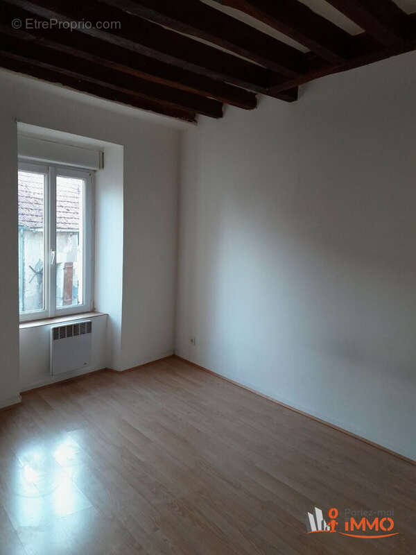 Appartement à COURSON-LES-CARRIERES