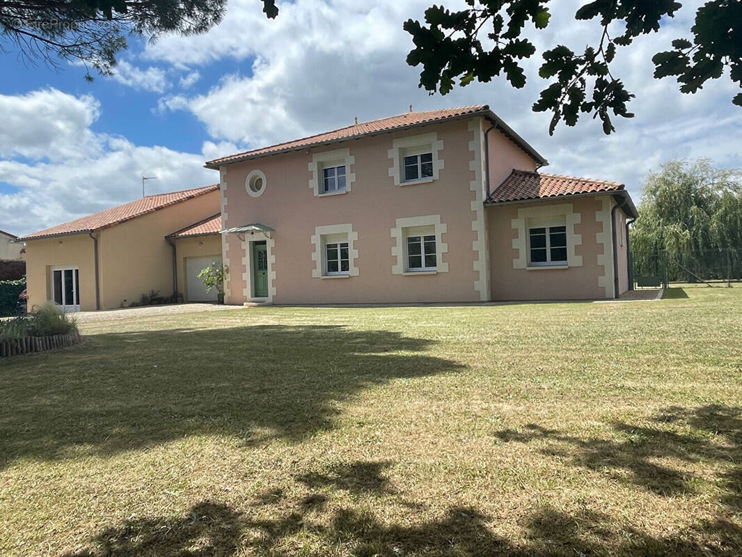 Maison à NOUAILLE-MAUPERTUIS
