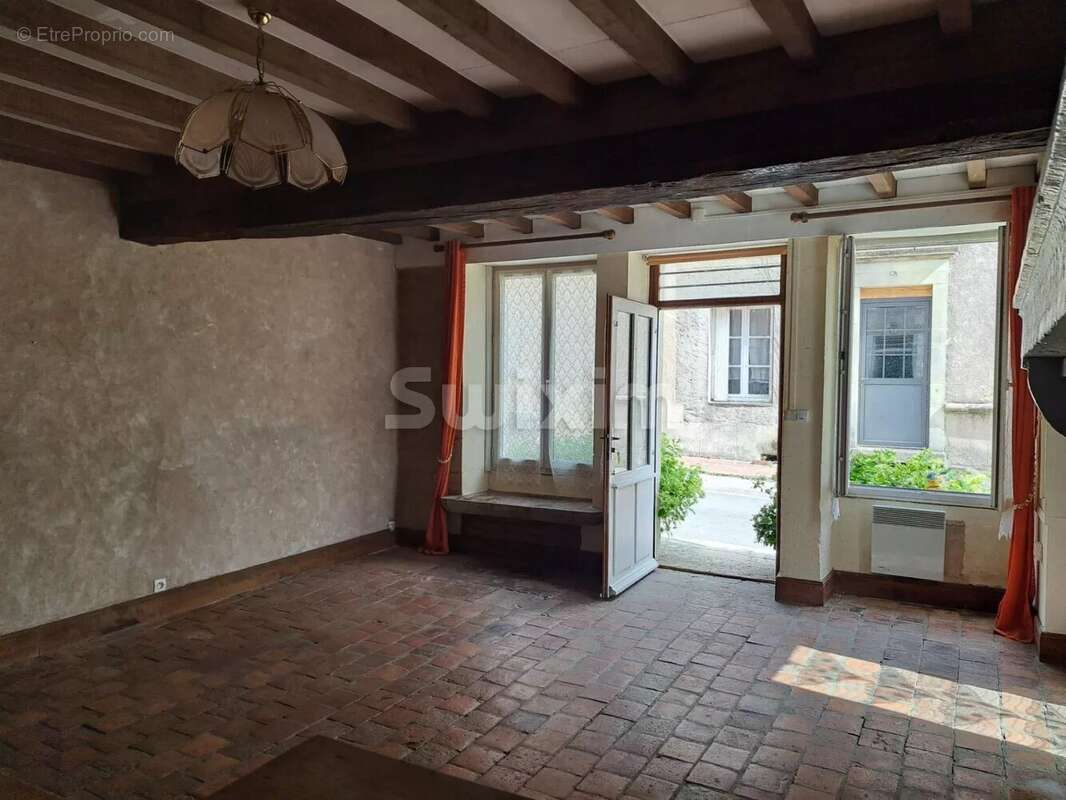 Maison à METZ-LE-COMTE