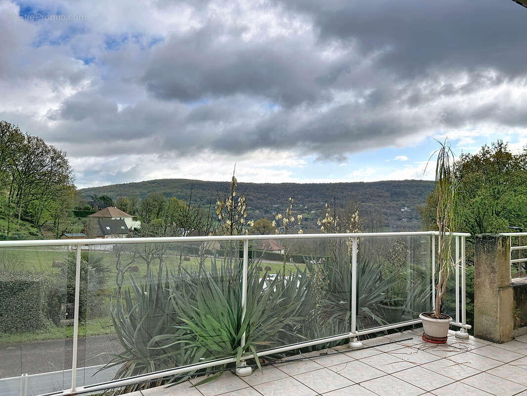 Maison à LISSAC-SUR-COUZE