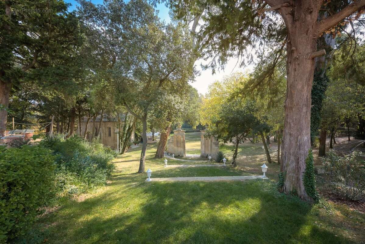 Maison à FONTVIEILLE