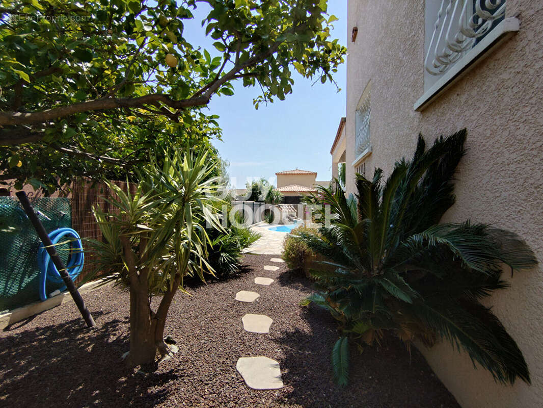 Maison 3 faces T4 de108m2, piscine, terrain 385m2 - photo 10