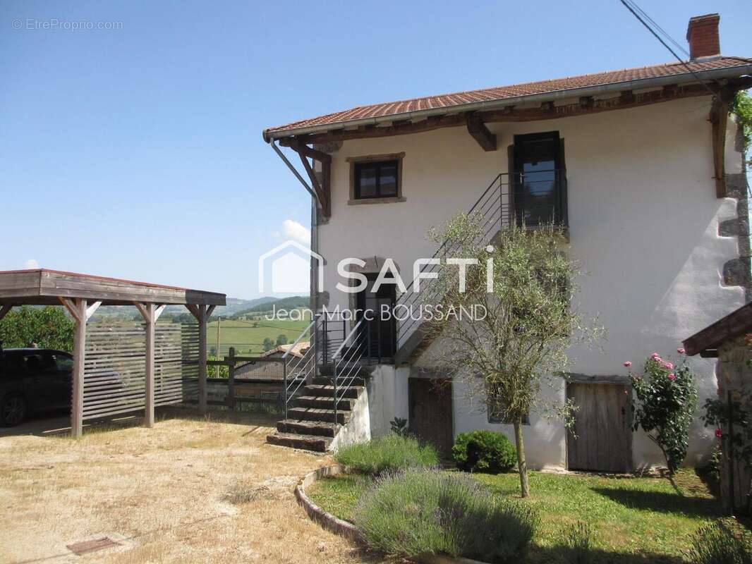 Maison 324 m² à Saint-Pierre-Le-Vieux  - photo 3