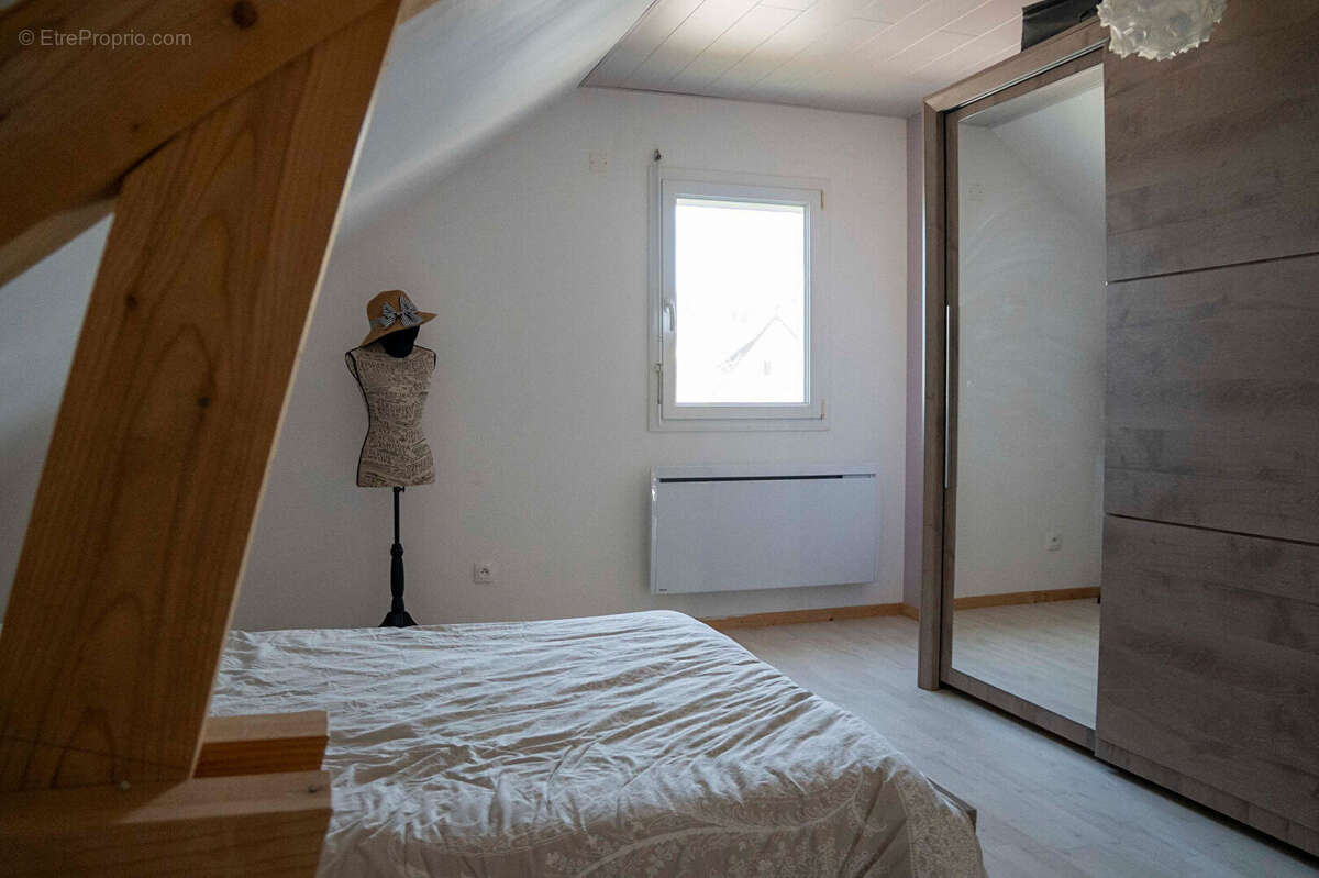 Maison à POUILLEY-LES-VIGNES