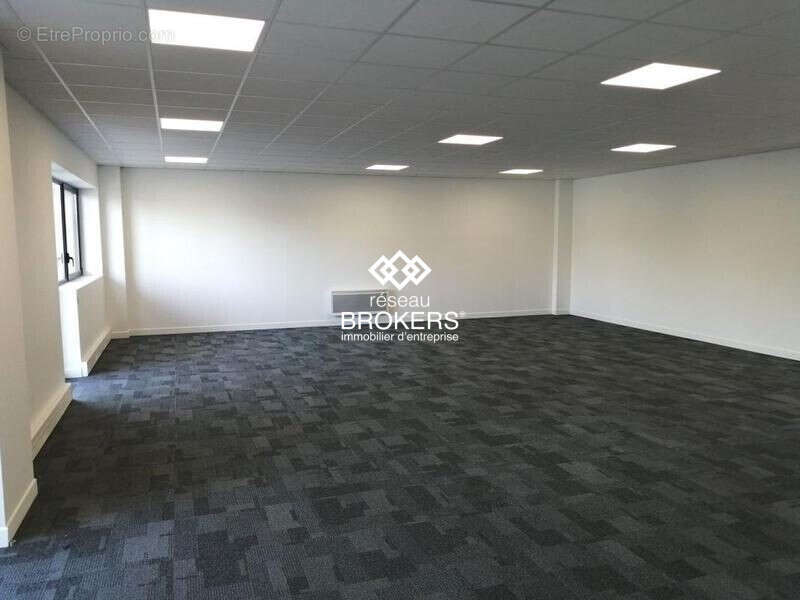 Exemple d&#039;un lot fini - Commerce à SAINT-PIERRE-DU-PERRAY