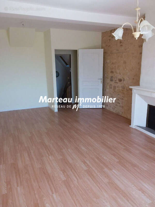 Maison à CONLIE