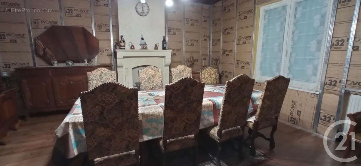 Maison à LES PEINTURES