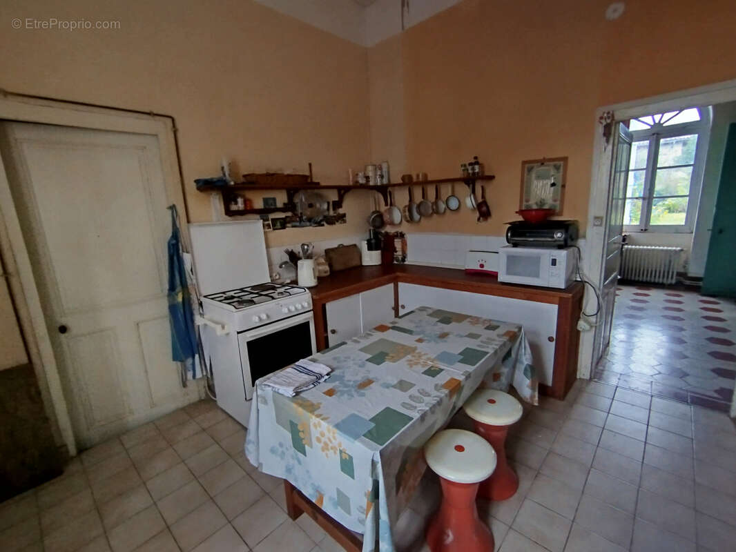 Maison à SAINT-TRIVIER-DE-COURTES