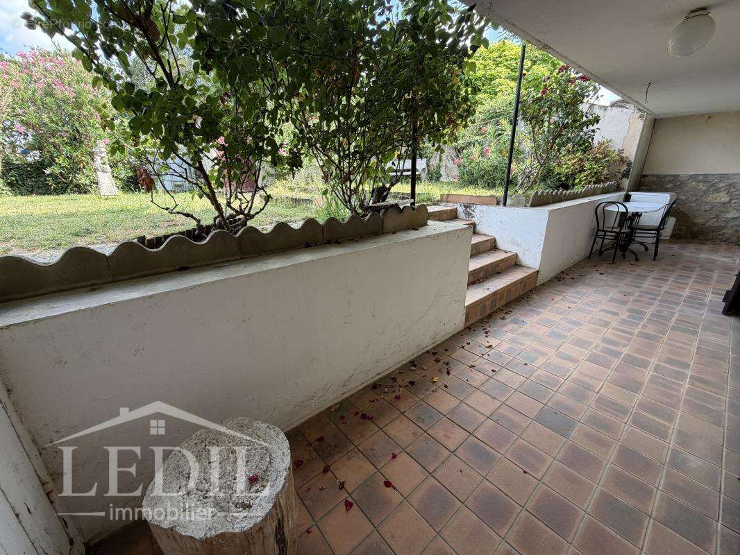Maison de ville avec garage, terrasse et jardin - photo 2