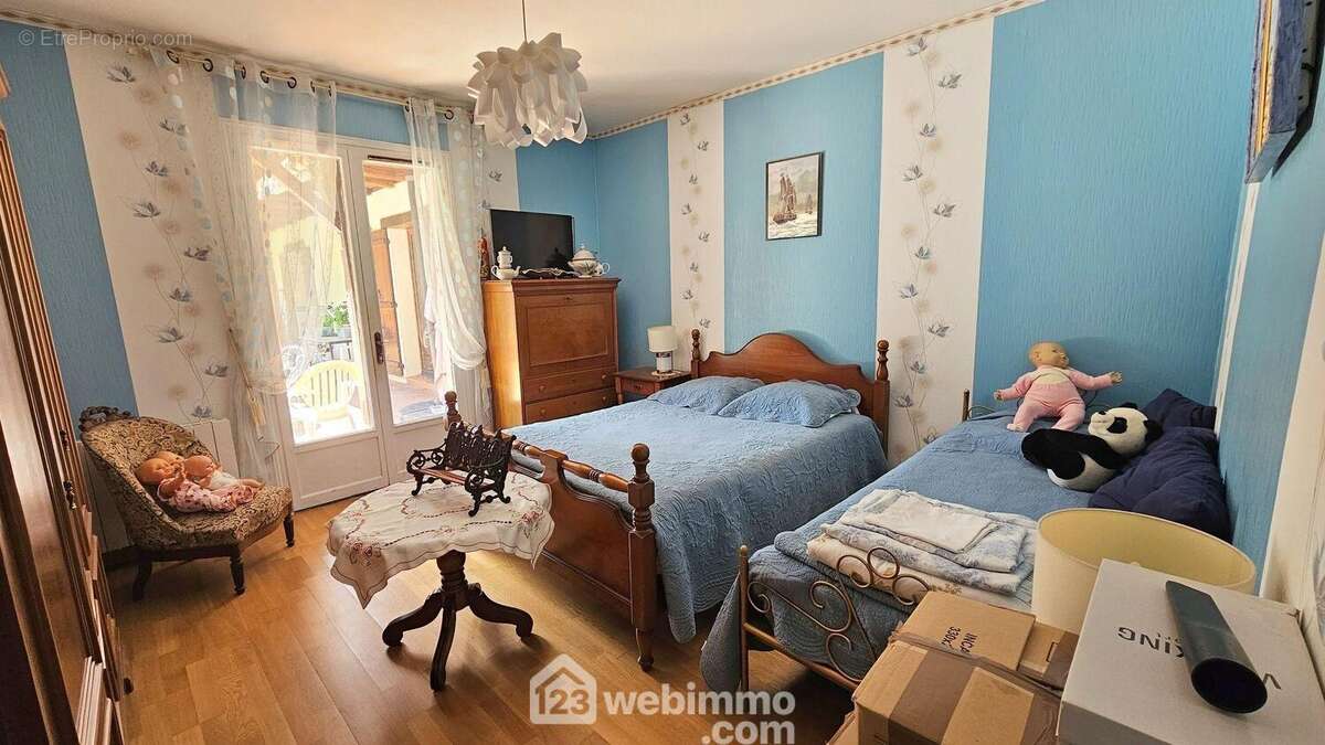 Une seconde chambre de 16 m² toute parquetée. - Maison à MILLY-LA-FORET