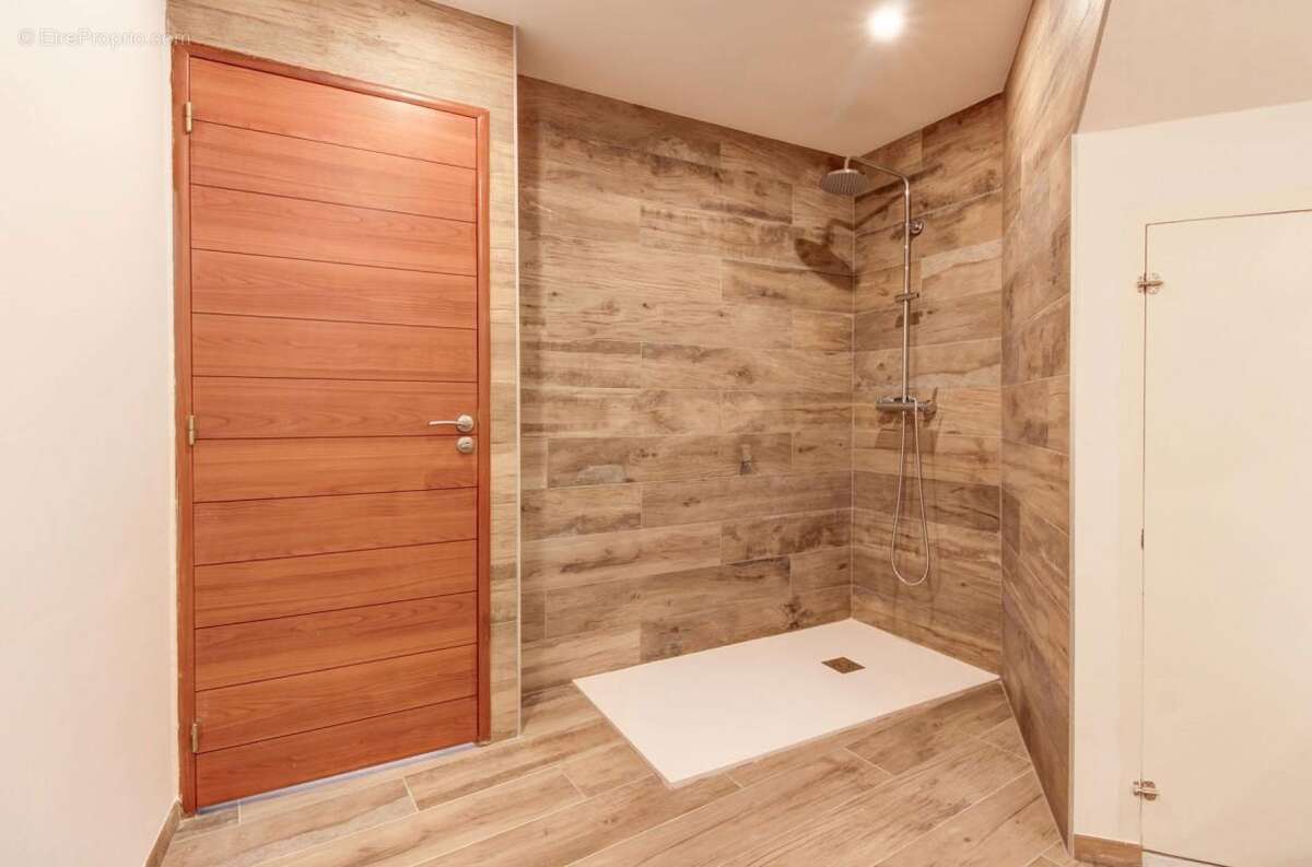 Appartement à TOURRETTE-LEVENS