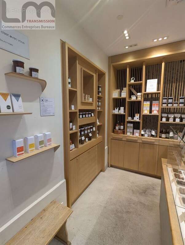 Commerce à NEUILLY-SUR-SEINE