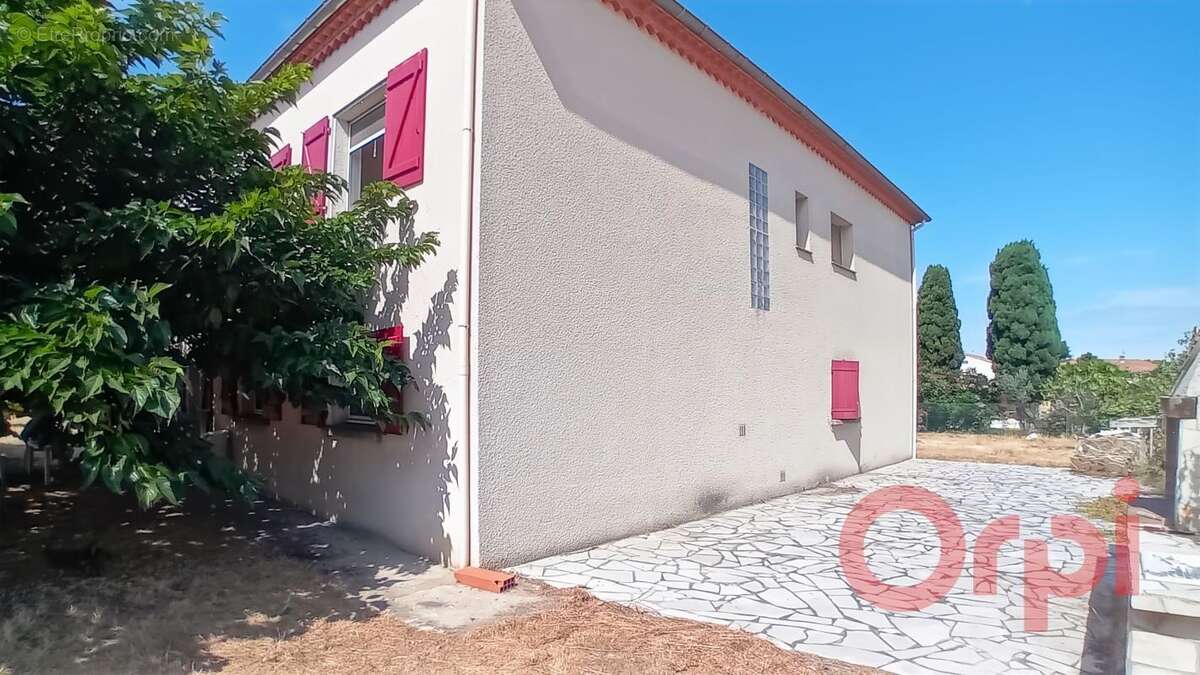 À Vendre : Grande maison familiale ou deux logements – 4 faces avec terrain à Sauvian - photo 2