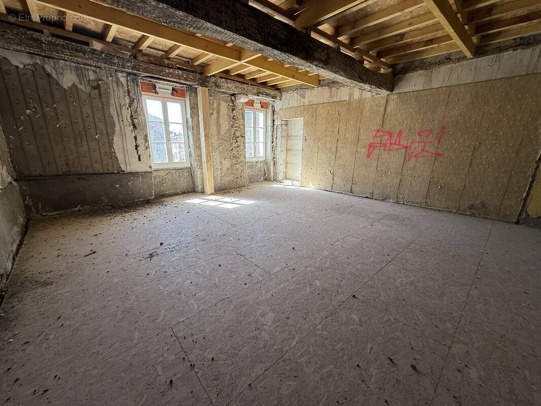 Appartement à LAGNIEU