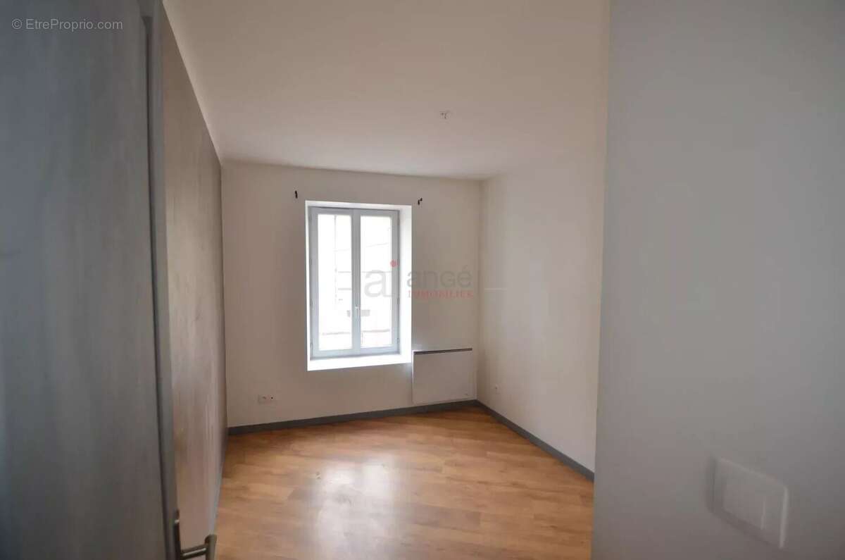 Appartement à NEUVILLE-SUR-AIN