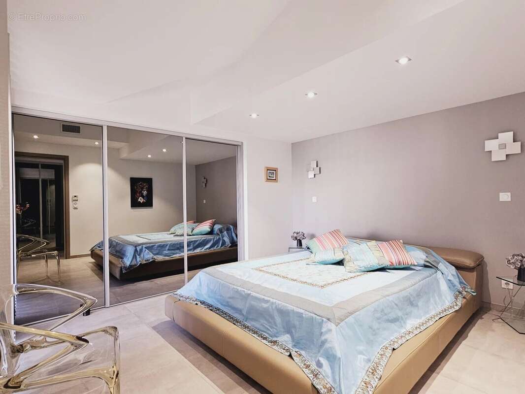 Appartement à SAINT-CYR-SUR-MER