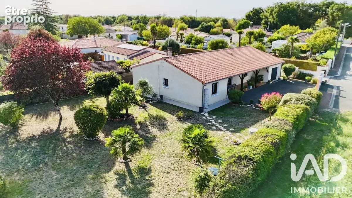 Photo 1 - Maison à LA COURONNE