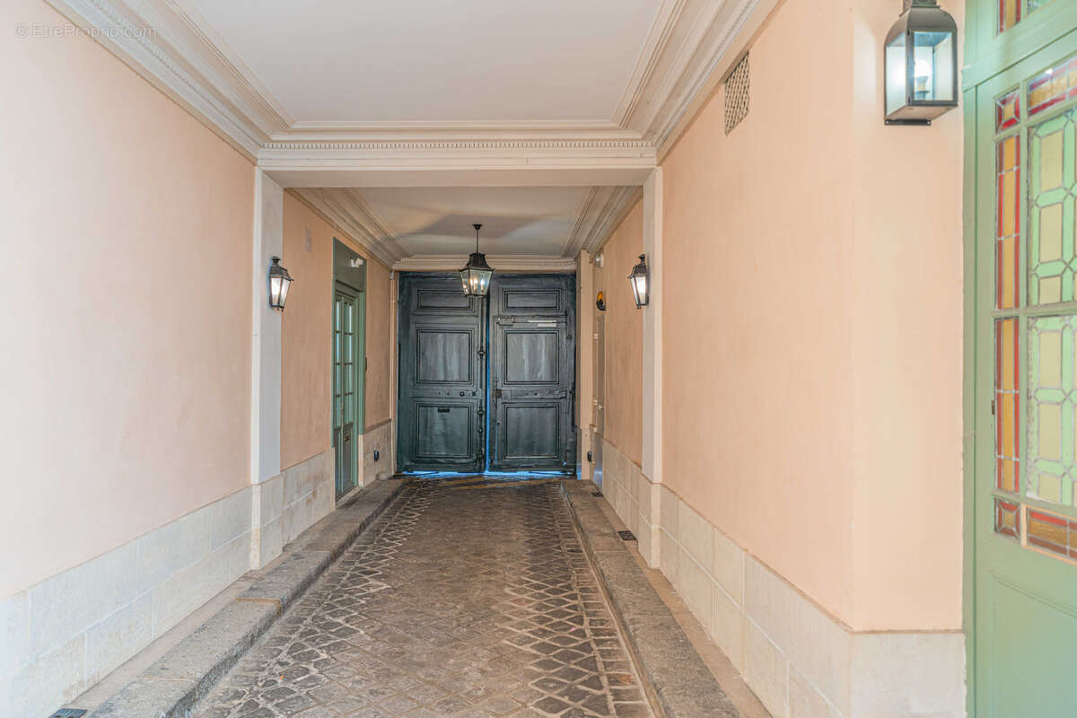 Appartement à PARIS-8E