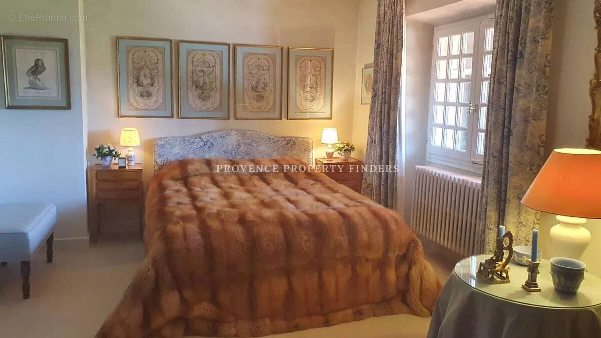 Maison à AUPS
