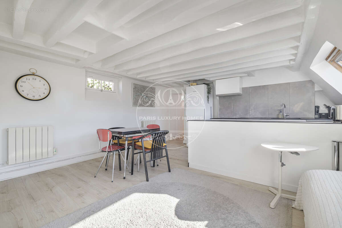 Appartement à PARIS-2E