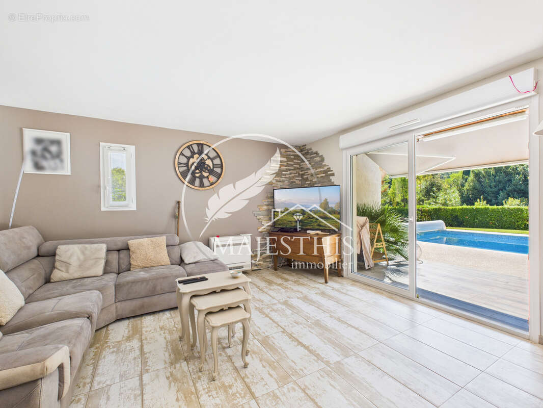 Maison à SOLLIES-TOUCAS