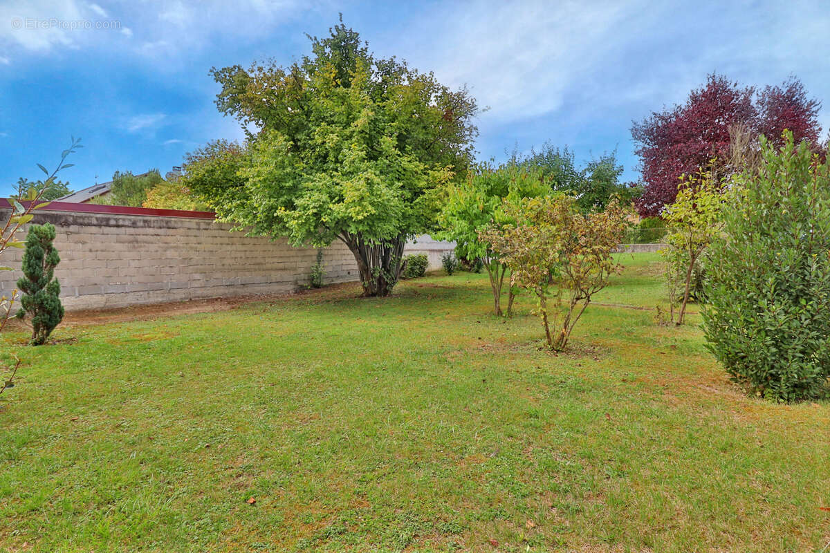 Saint-lye, terrain constructible. - photo 2