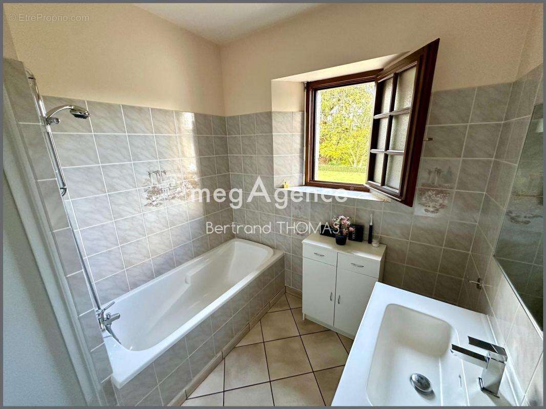 Longére avec dépendances sur 10149 m2 - photo 8