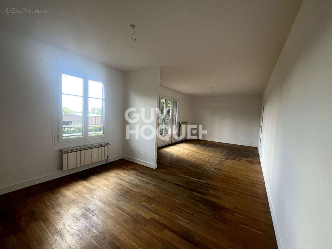 Maison à SAINT-PRIEST-DES-CHAMPS