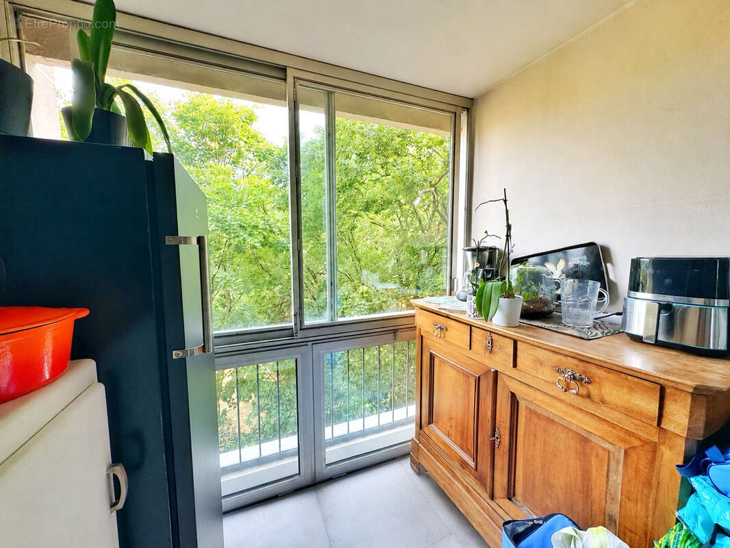 Francheville   Résidence Le Grillon   T4 rénové de plus de 86 m2 avec balcon, cave et stationnement facile - photo 8