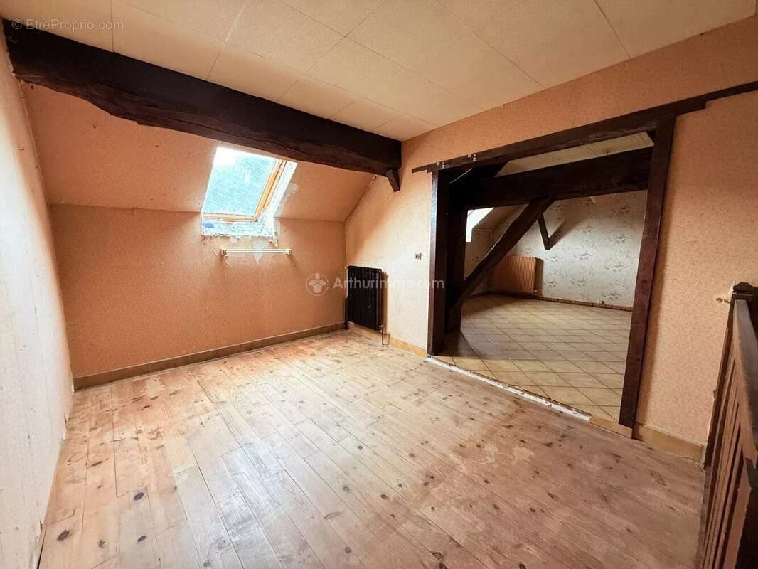 Maison à OUTREMECOURT