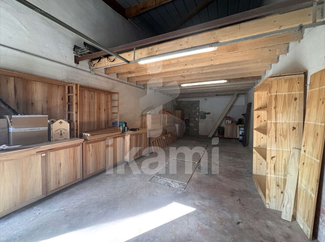 Commerce à MOURS-SAINT-EUSEBE