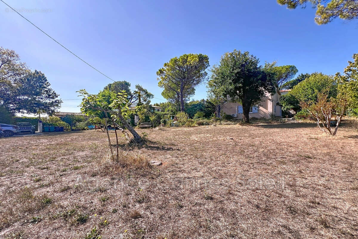 Maison à CHATEAUNEUF-GRASSE