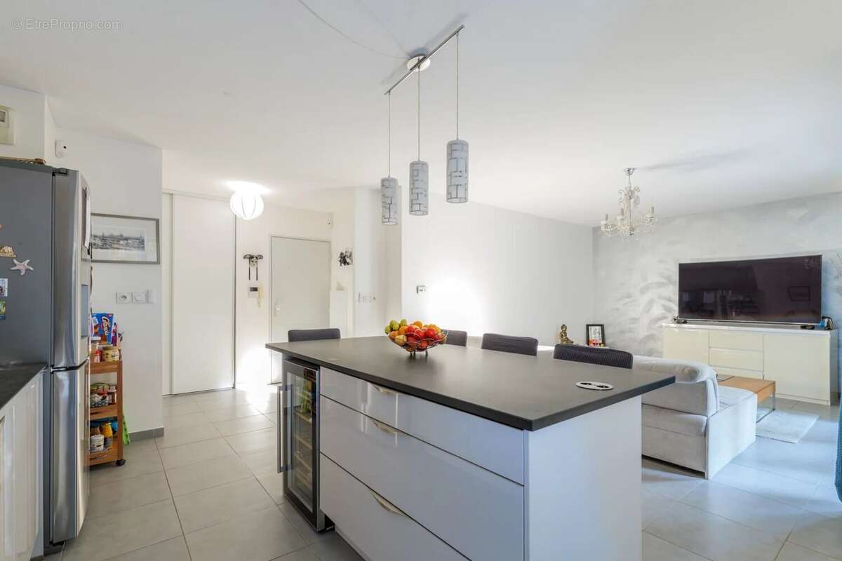 Appartement à SAINT-LAURENT-DU-VAR