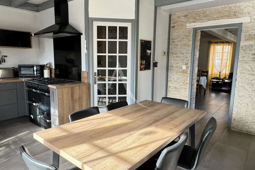 Maison à VOUILLE-LES-MARAIS