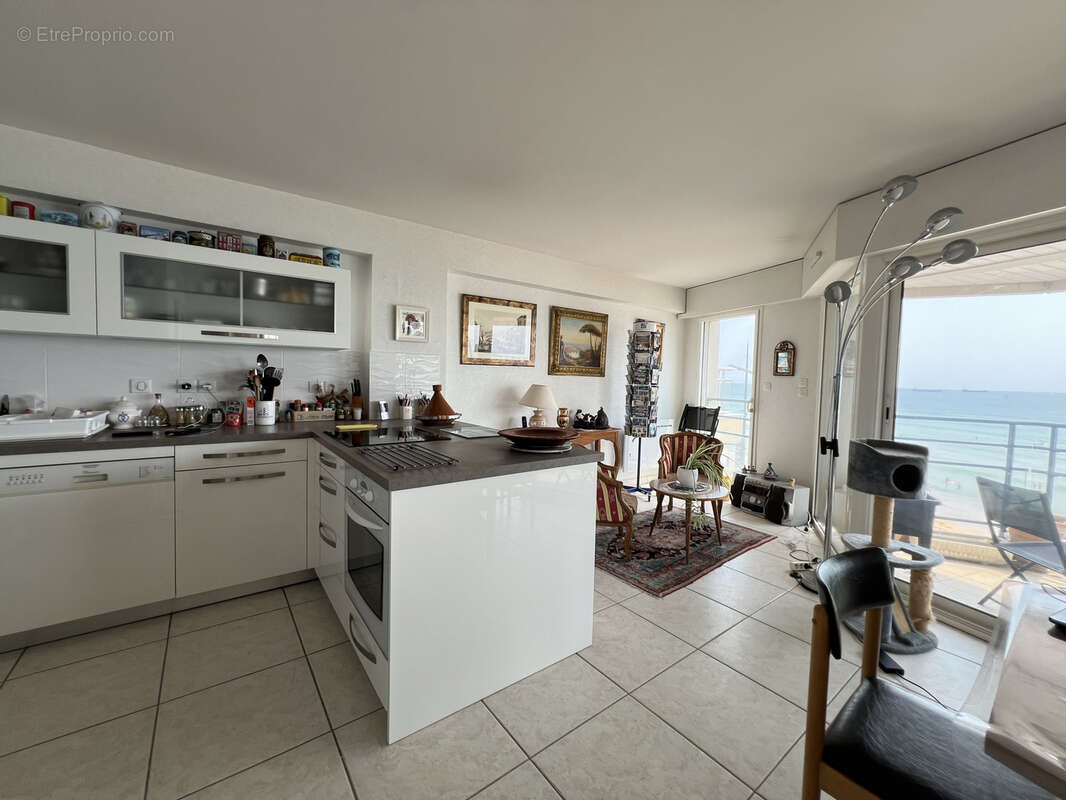 Face mer  Les Sables-d'Olonne   APPARTEMENT T4   3 chambres   Parking privatif   Cave - photo 5