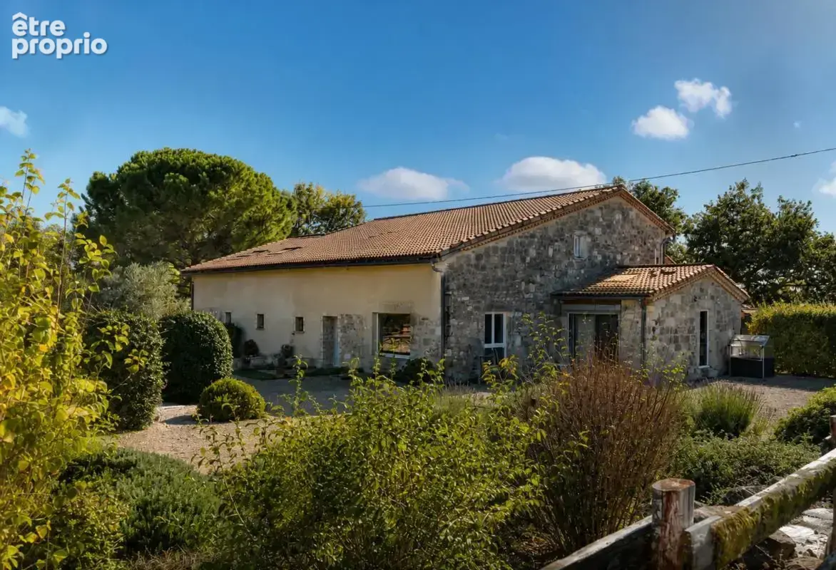 Maison de 8 pièces de 337 m² à La Sauvetat-de-Savères - photo 1