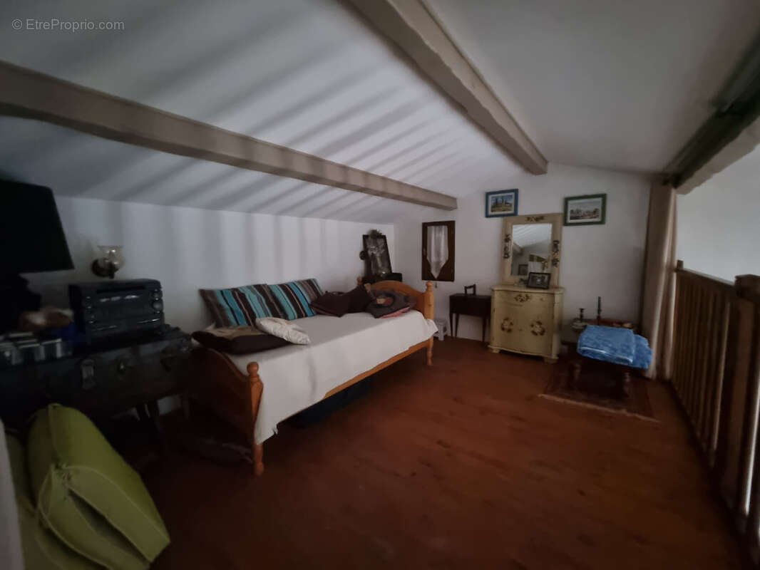 Appartement à REGUSSE