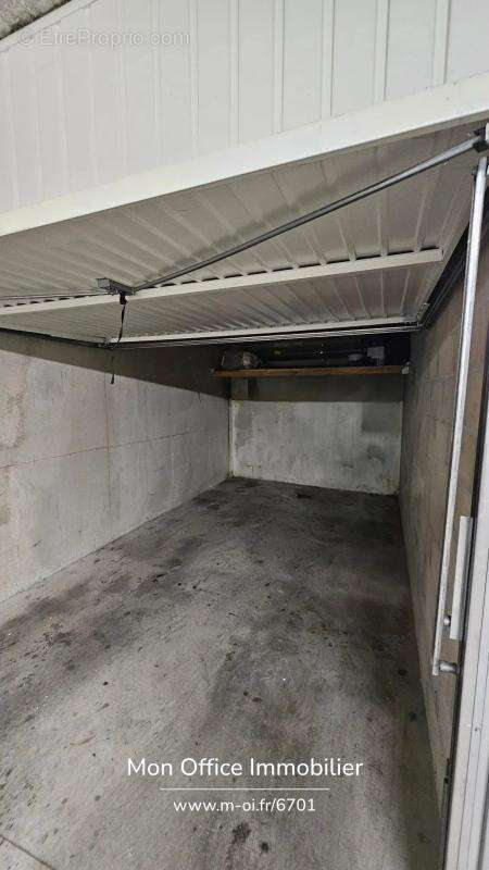 Parking à AUBAGNE