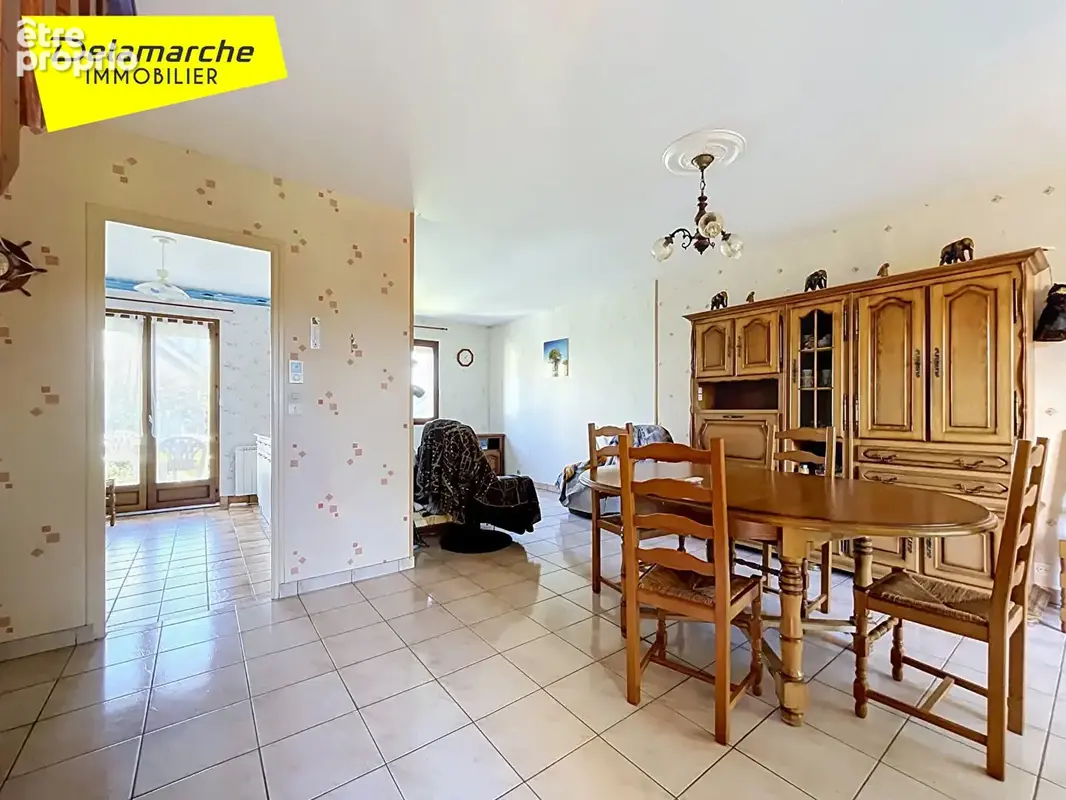 A VENDRE : Maison de plain pied dans le bourg de Gavray - photo 3