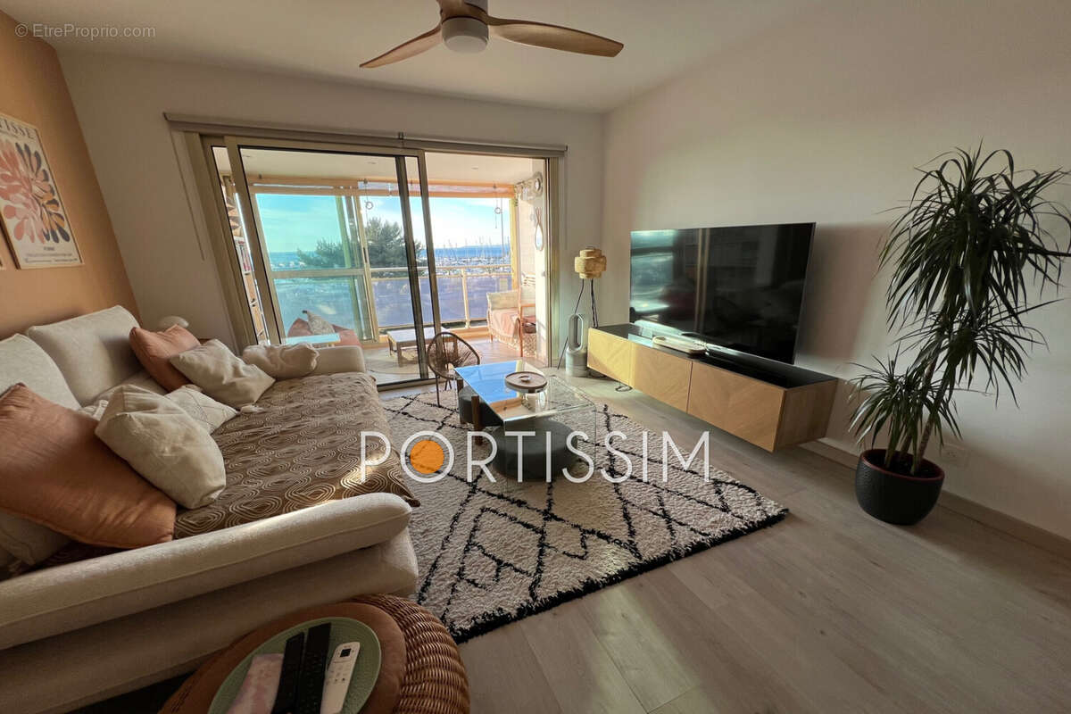 Appartement à SAINT-LAURENT-DU-VAR