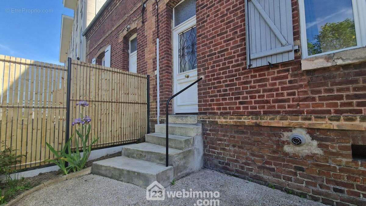 Poussons la porte pour découvrir l?intérieur... - Maison à LAON