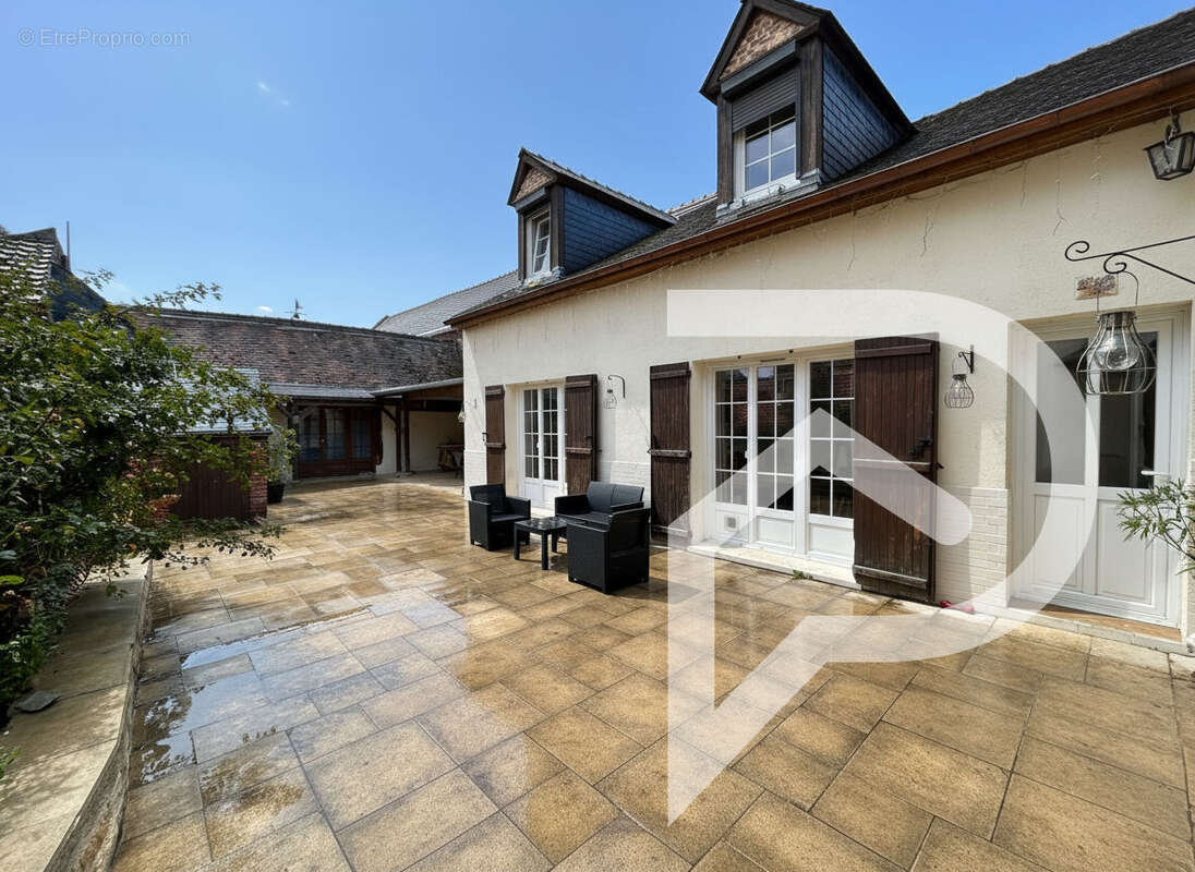 Maison à ESTREES-SAINT-DENIS