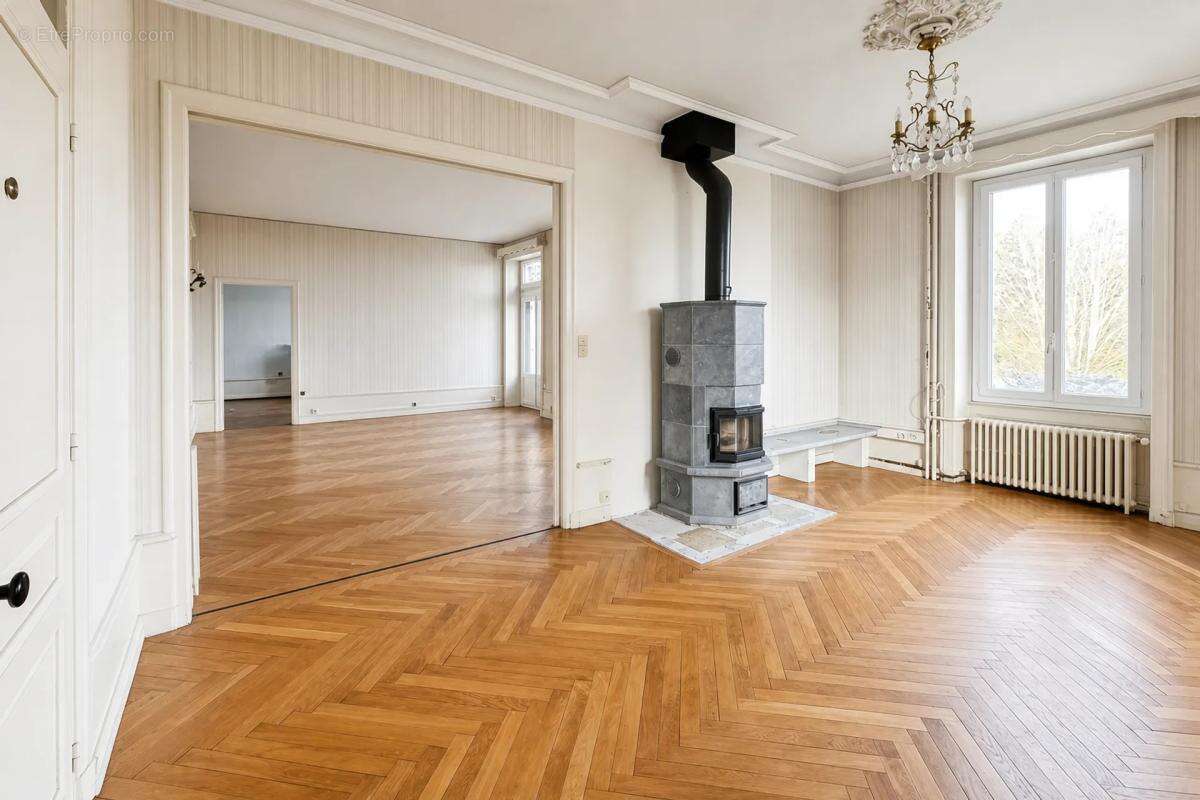 Château de 316 m² à Seyssel, charme d'époque - photo 10