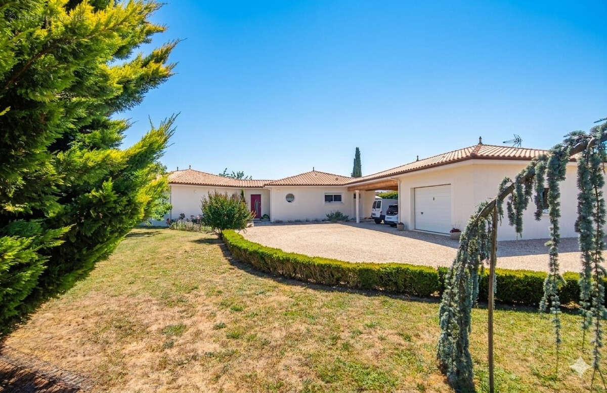 Maison 151 m² à Saint-Laurent-Des-Vignes  - photo 2
