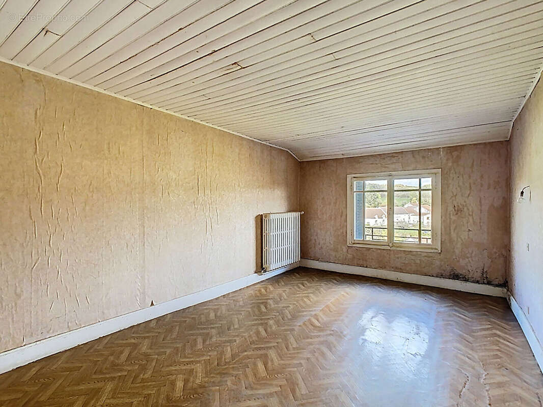 Maison à DAMPIERRE