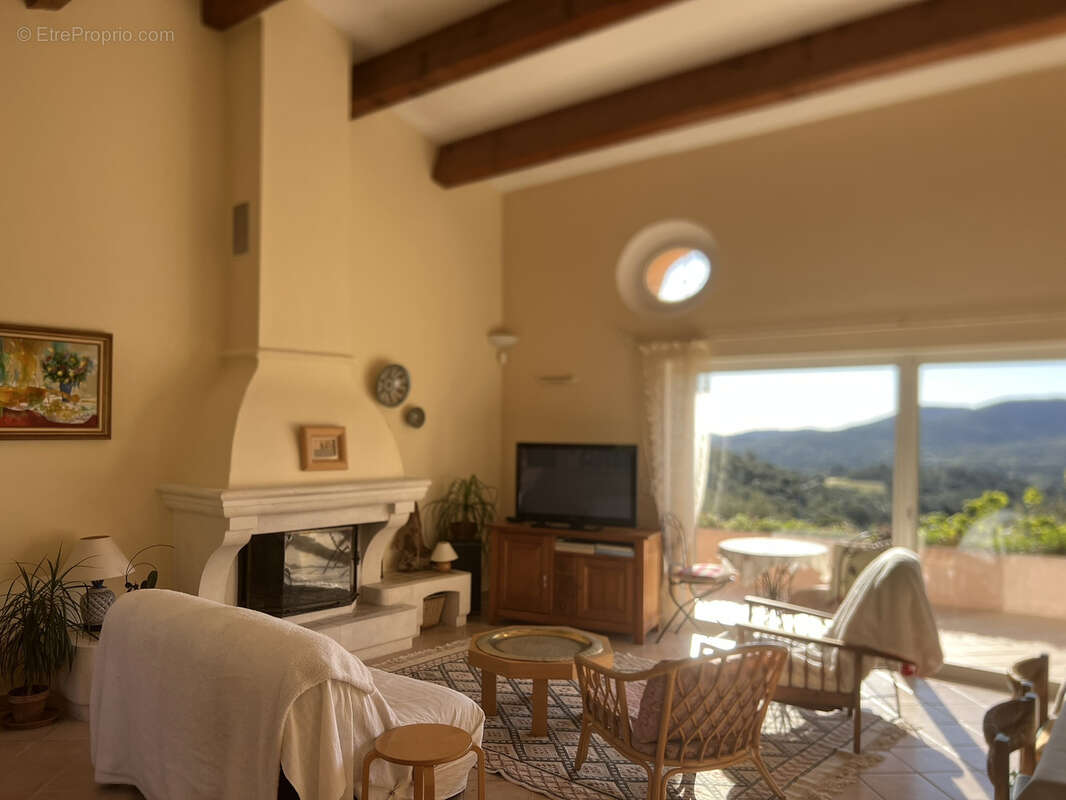 Maison à PLAN-DE-LA-TOUR