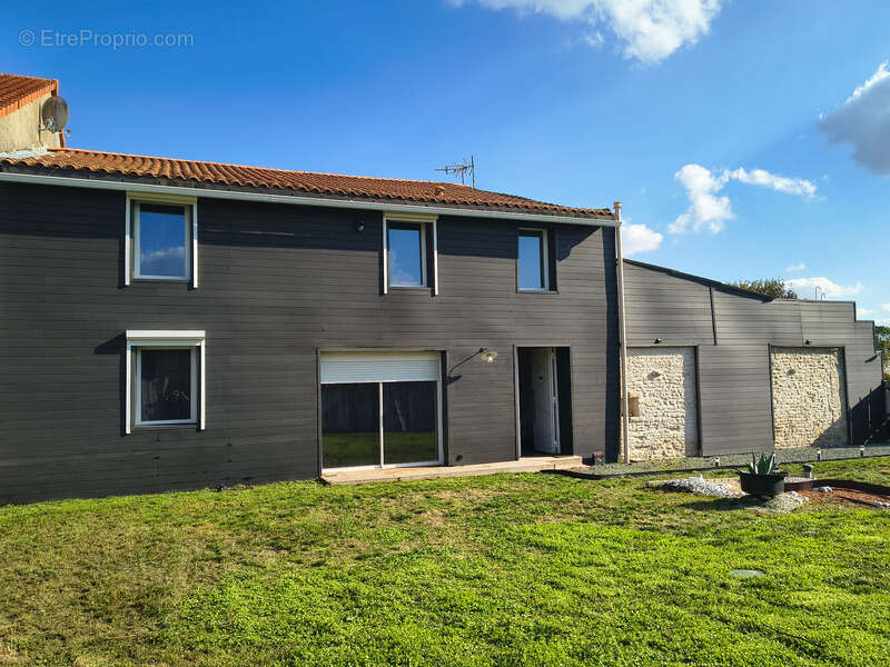 Maison à SAINT-PIERRE-D'AMILLY